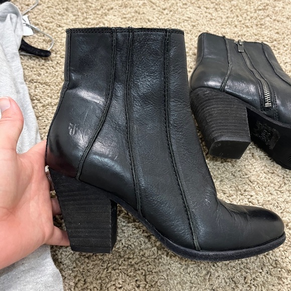 Frye Essa Seam Bootie Black Leather Western Almond Toe Ankle Zip Sz 6.5 - Picture 4 of 15